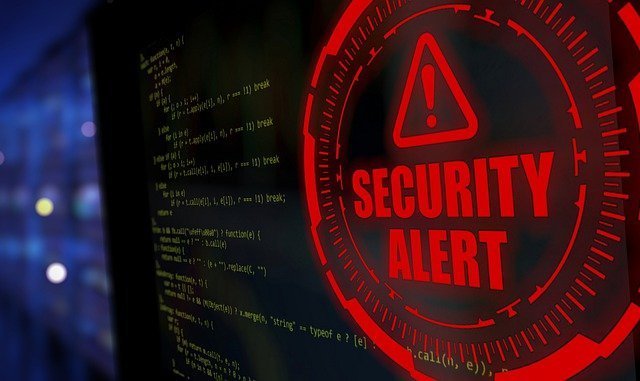 Ecran d'ordinateur avec voyant security alert rouge